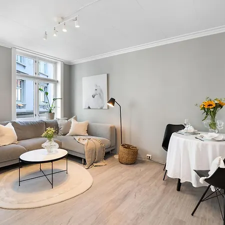 Charming Apartment, Walk To Everything In Bergen Διαμέρισμα