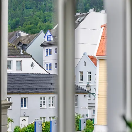 Charming Apartment, Walk To Everything In Bergen Lii